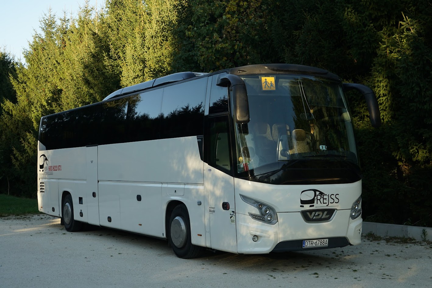 Autokar Rejss – widok z zewnątrz